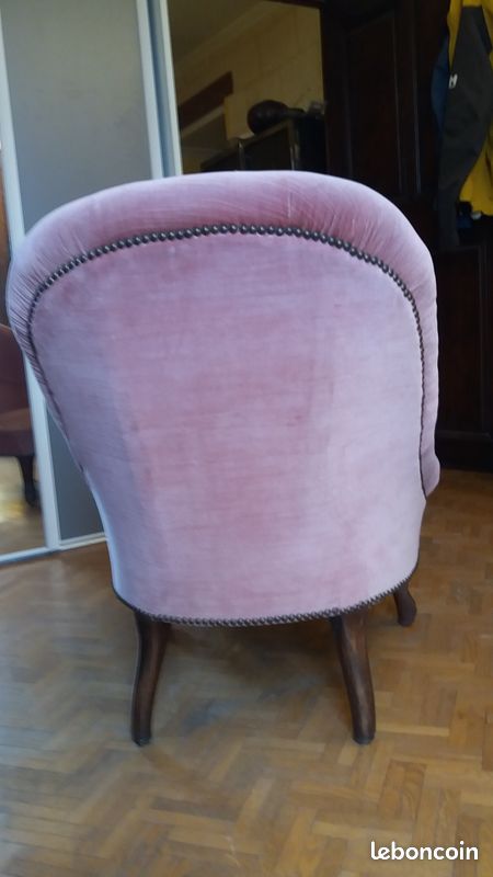 Fauteuil crapaud à bosse, en bois avec clous tapissiers, classique, rose (image 2)