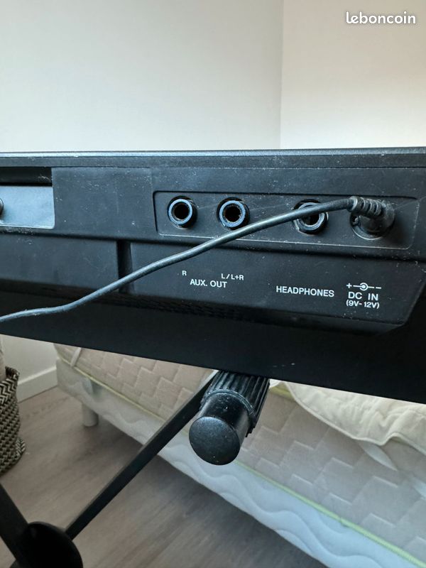 Synthétiseur Yamaha avec trépied (image 5)