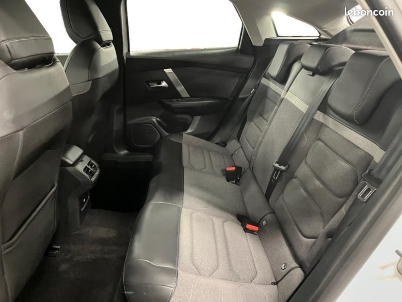 Citroen C4 Essence 130 Feel Pack EAT8 Caméra GPS CarPlay 1ère main (image 12)
