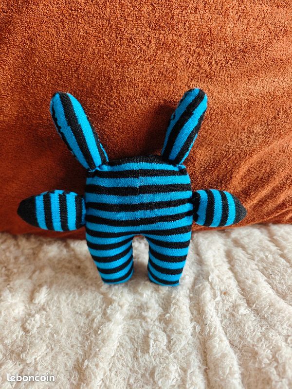 Petit monstre en tissu, fait main, couture, création Loisirs