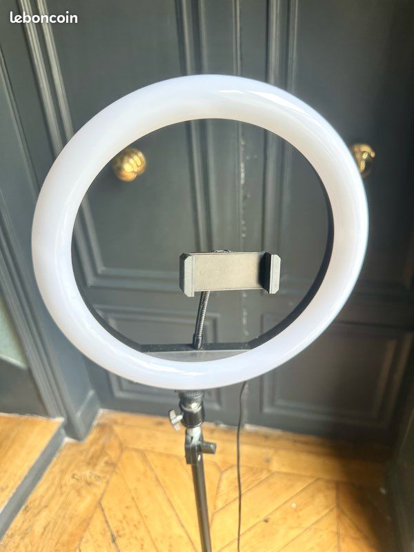 Ring light avec trépied et télécommande (image 9)