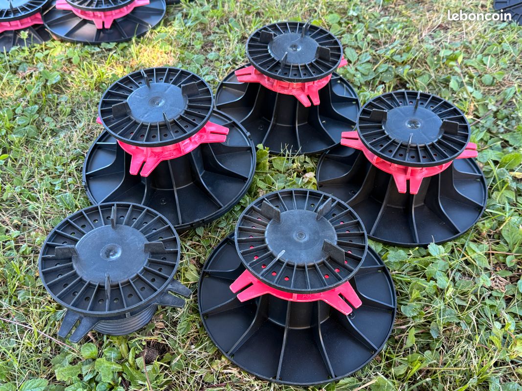 Plots réglables marque YEED pour terrasse - Bricolage