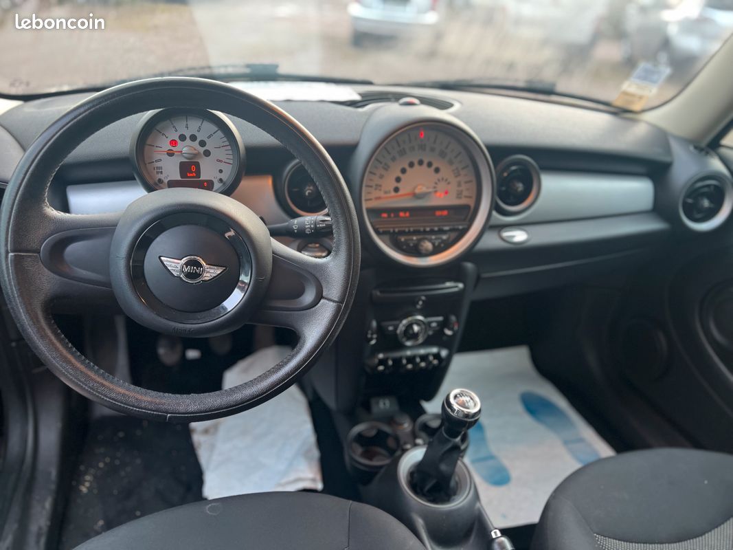Mini Cooper One Mini 1.4i 75CH (image 5)