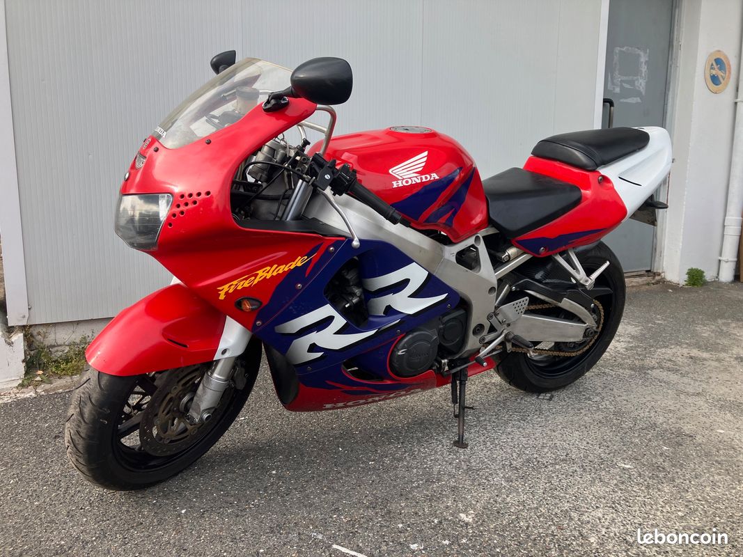 Honda 900 cbr 1998 (image 1)