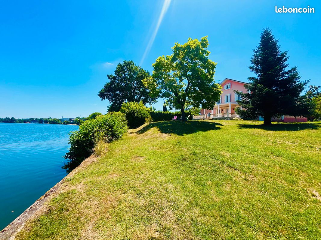 Maison 8 pièces 295 m² · à Le Temple-sur-Lot · 295 m² · 749 000 €