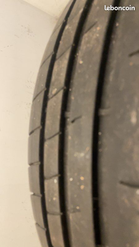 Pneu été 225/40/20 (image 2)