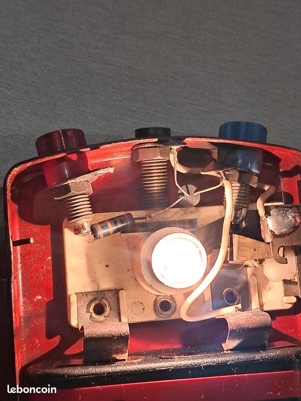 Allumer une lampe connectée à ESP32 par le bouton poussoir