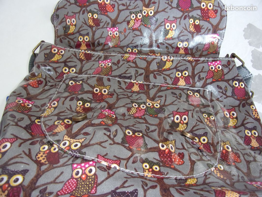 Sac multi poches zippées ,cuir synthétique , neuf (image 7)