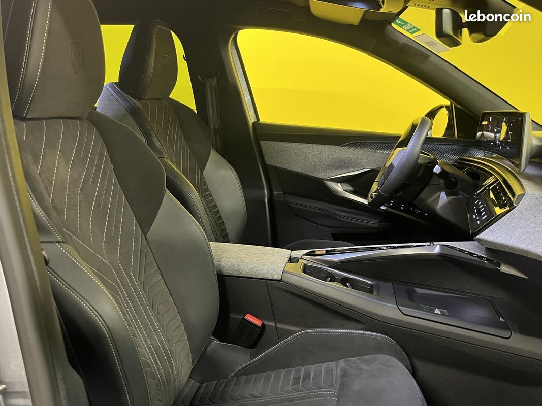 PEUGEOT 5008 1.2i Hybrid -145CV - BV e-DCS6 III GT (image 11)
