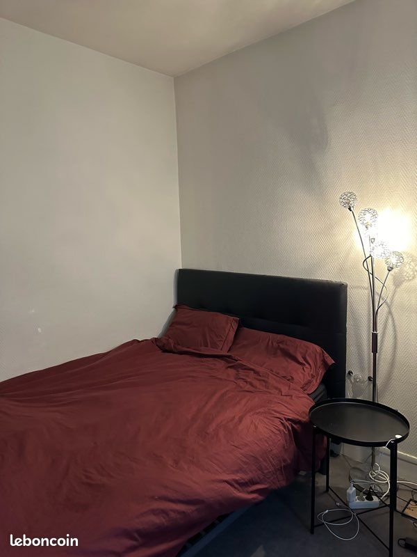 Lit 2 places (image 1)