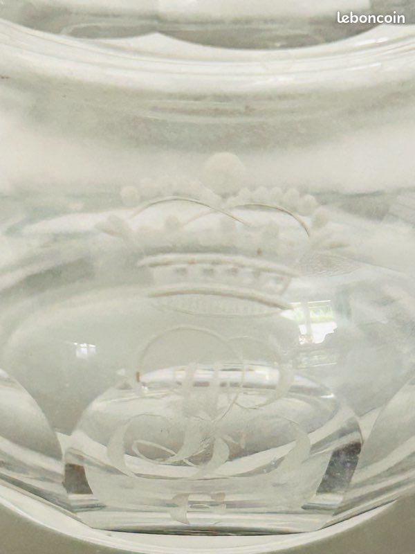Flacon à parfum ancien cristal / verre gravé couronné et monogramme (image 2)