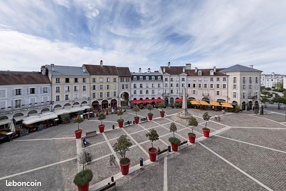 Parking/box SERRIS · 60 €/mois