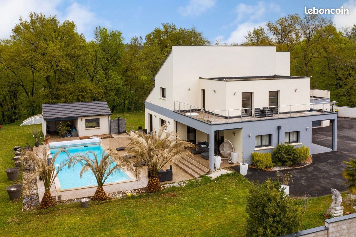 Maison 5 pièces 224 m² · à Ussac · 224 m² · 795 000 €