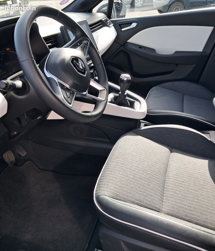 Clio V Techno TCE 140 cv (image 4)