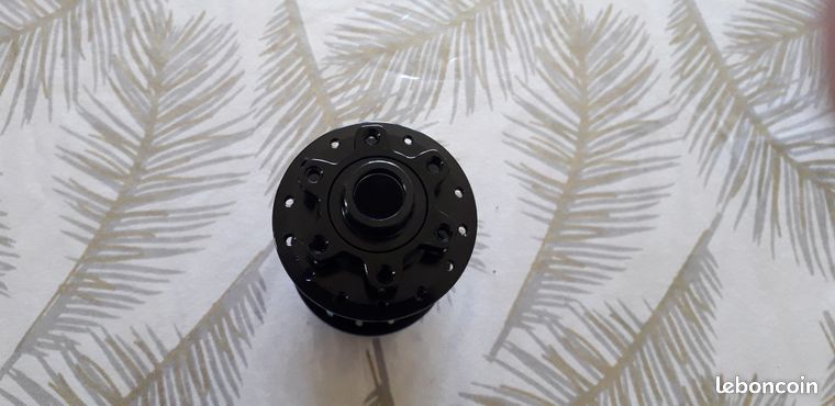 Roue arrière bontrager approved tlr d 700c 11 vitesses 24h noir