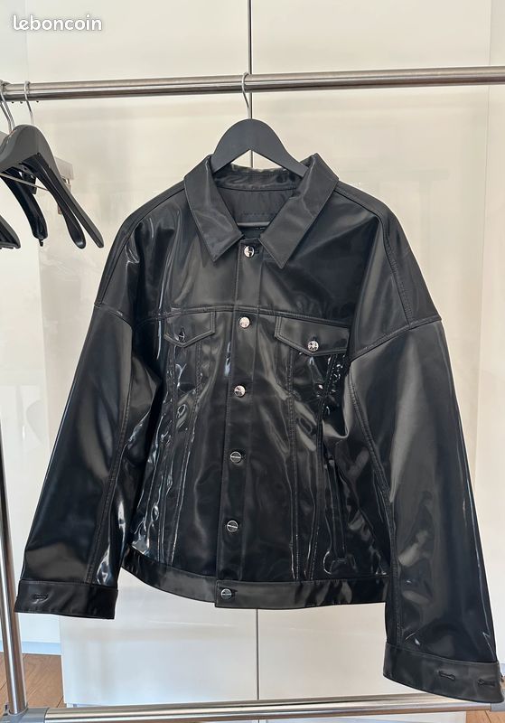 Veste effet cuir verni noir coupe oversize (image 1)
