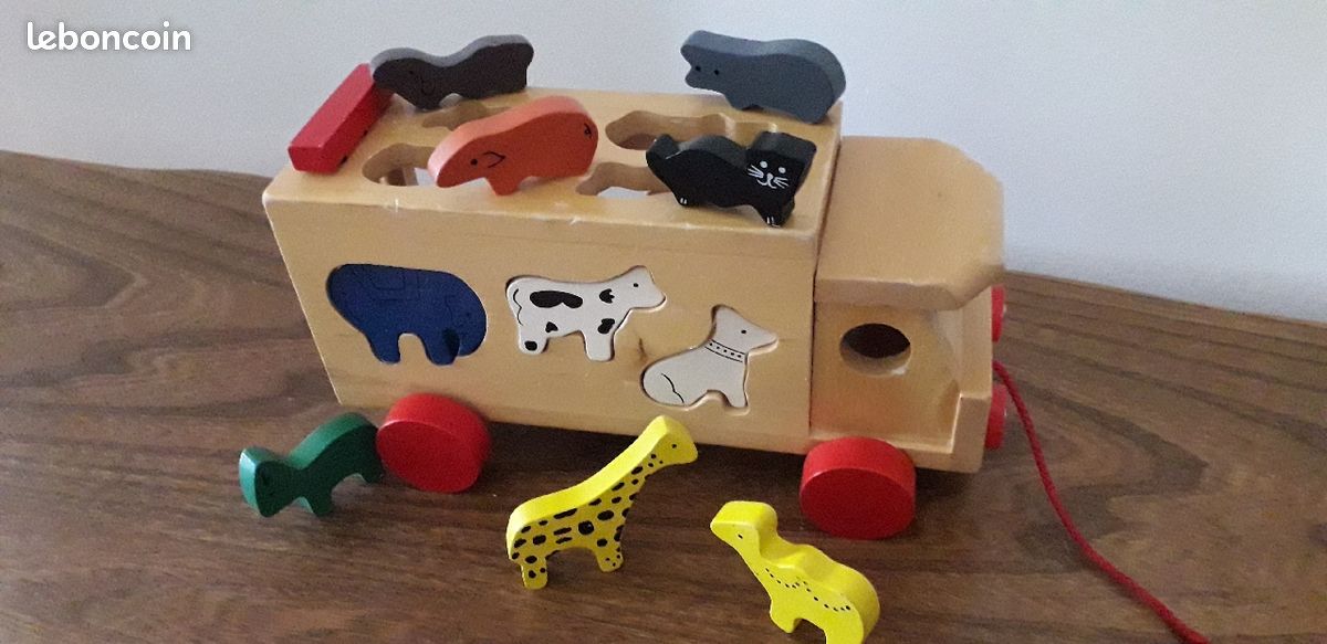 Camion de zoo en bois naturel avec phrares et roues rouge, 10 animaux de couleur (image 1)