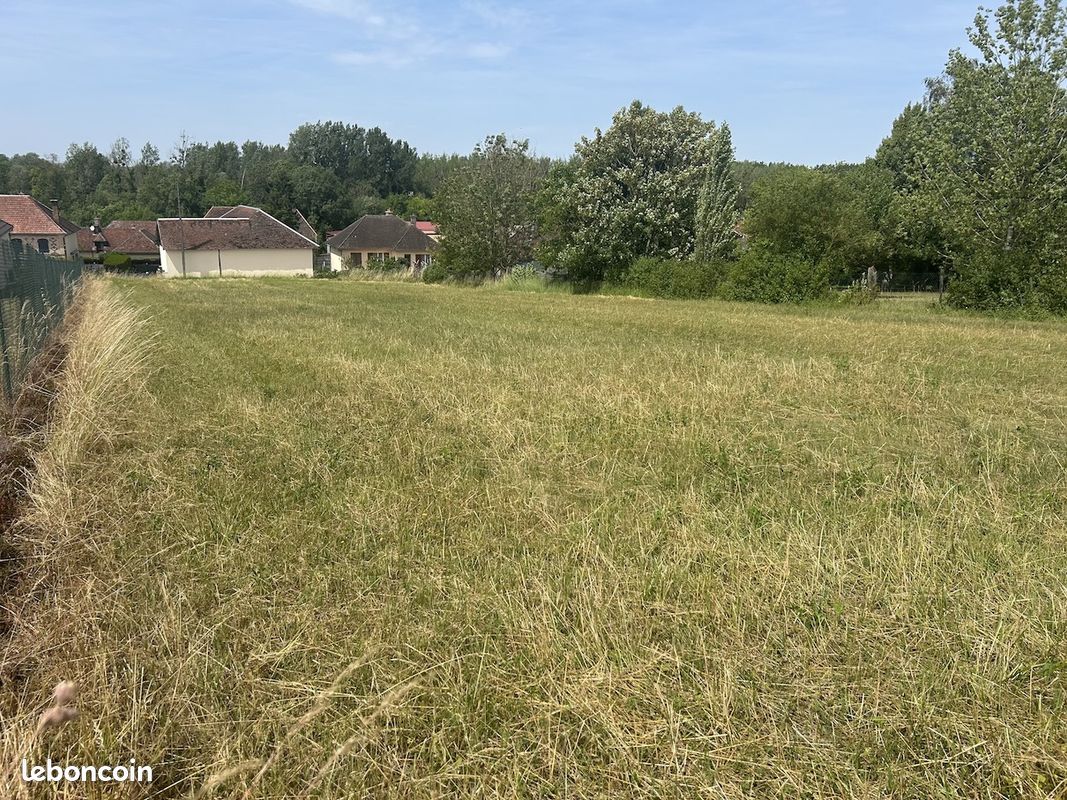 Terrain 2029 m² · à Laubressel · 2 029 m² · 65 000 €