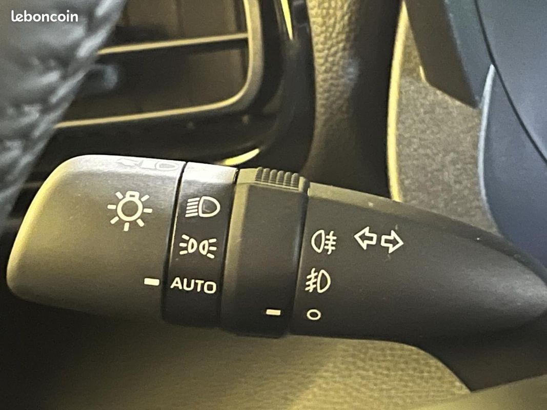 TOYOTA YARIS CROSS Hybrid 130h - BV CVT AWD-i 4X4 Design pack cargo (image 26)