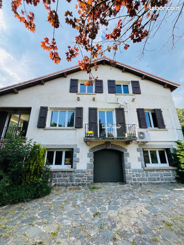Maison 10 pièces 300 m² · à Montfaucon-en-Velay · 300 m² · 229 000 €