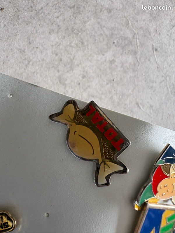 Pin's Vintage Fina Cigogne Alsace - Pin Publicitaire - Bon état - Fabriqué En Grèce