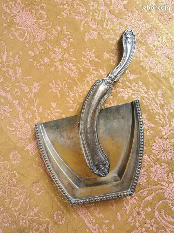 Pelle et brosse de table anciennes en métal argenté poinçonné (image 2)