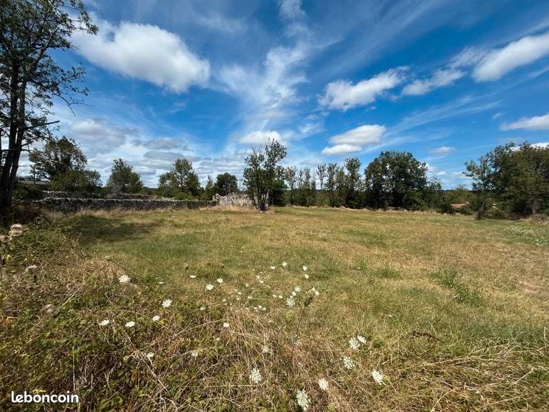 Terrain 3 195 m² Grezes · à Grèzes · 37 000 €