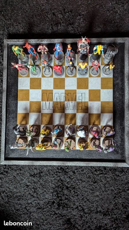 Jeu D'échecs Marvel – USAopoly – 32 Pièces Vinyle 3-6 Cm – SHIELD Vs Hydra – Échiquier Double Face