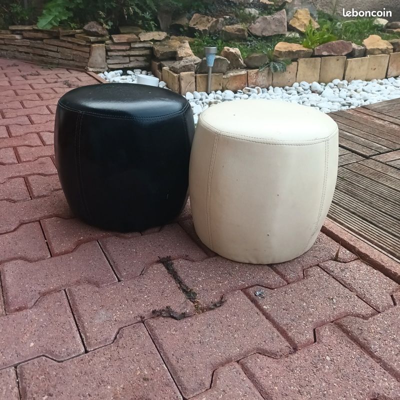 Poufs (image 1)