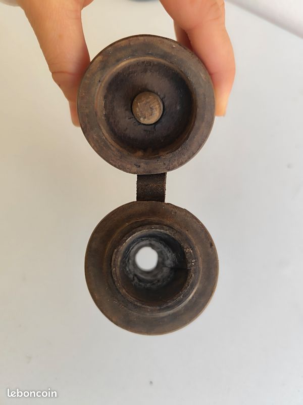 ANCIEN BOUCHE BOUTEILLE EN BOIS (Gebraucht) in Losone für CHF 10 – mit