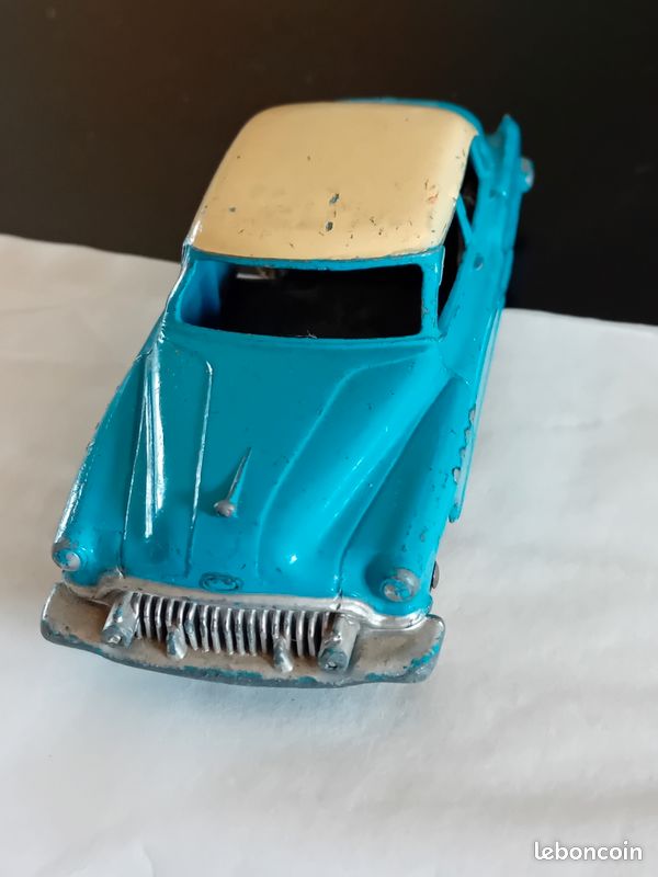 Dinky Toys Atlas, Buick Roadmaster, ivoire toit bleu