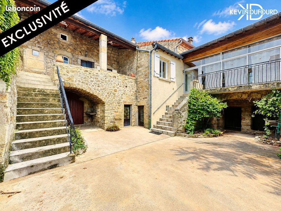 Maison 8 pièces 140 m² · à Saint-Julien-du-Serre · 140 m² · 260 000 €