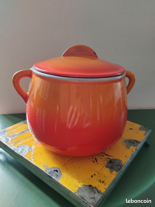 Cocotte Every en fonte émaillée avec couvercle intérieur en céramique