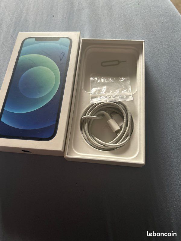 À vendre iPhone 12 bleu pacifique (image 4)