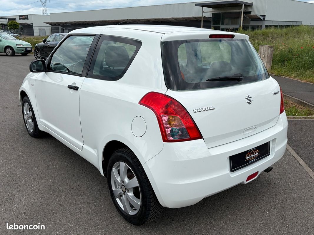 Suzuki Swift 1.3 CLASSIC 92 CH (image 2)