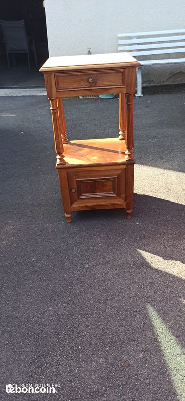Table de chevet ancienne (image 1)