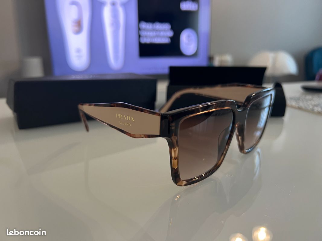 Lunettes de soleil Prada (image 1)