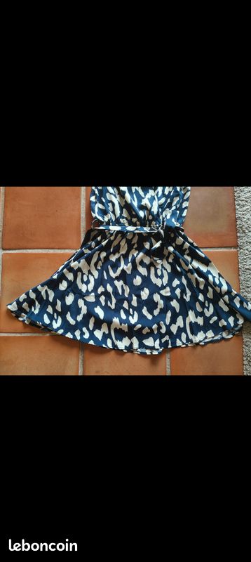 Robe d'été élégante col V croisé (image 3)