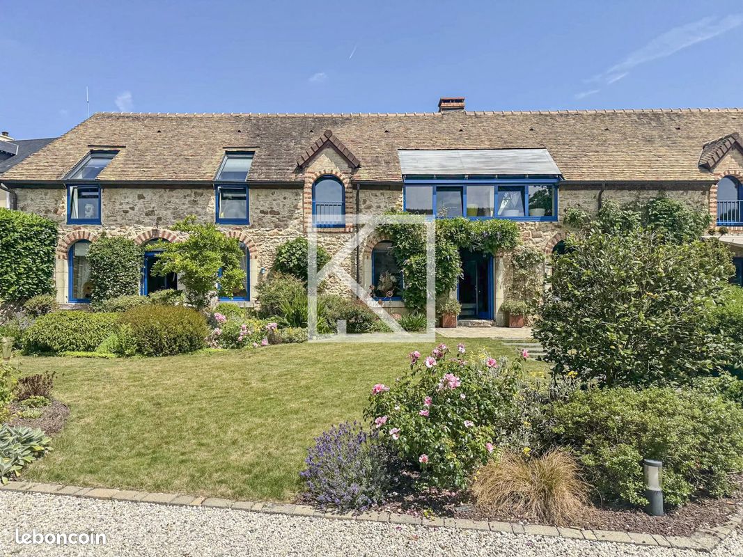 Maison 8 pièces 230 m² · à Saint-Pavace · 230 m² · 760 416 €