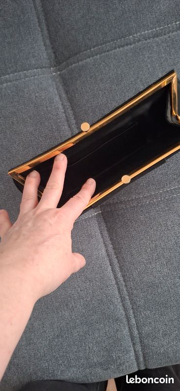 Pochette de soirée vintage noire et dorée (image 3)