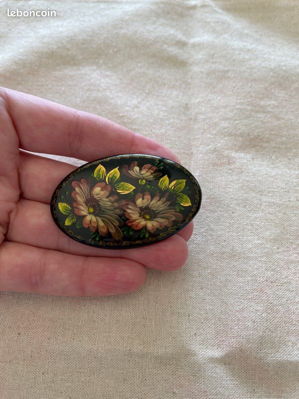 BIJOU ANCIEN RARE Broche miniature avec paysage personnages peinture
