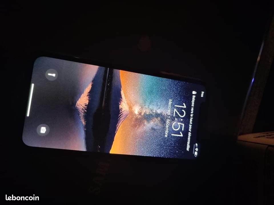 Vend iPhone 11 noir (image 2)