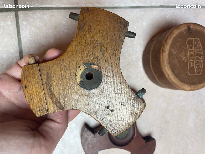 Lot d'accessoires anciens pour chambre photographique grand format (image 3)