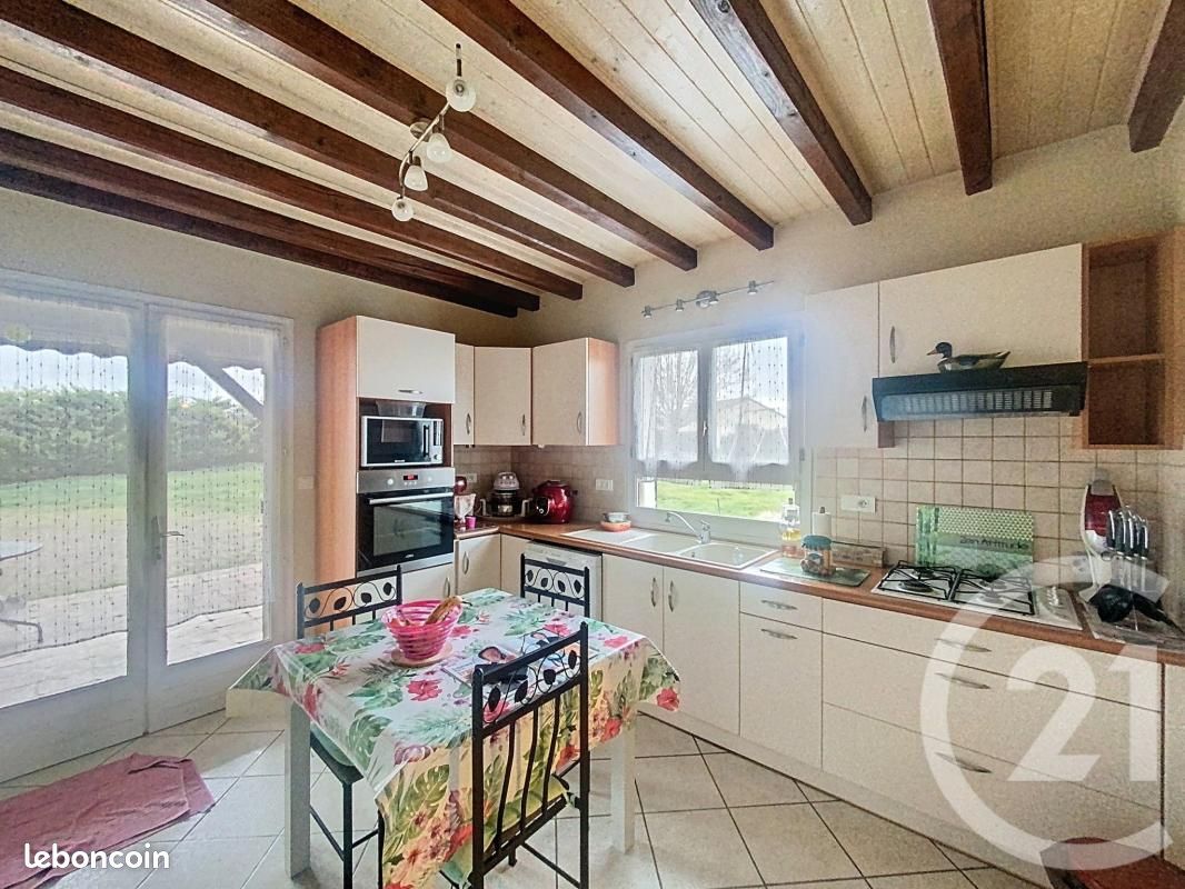 Maison 7 pièces 145 m² · à Saint-Bonnet-de-Rochefort · 145 m² · 189 000 €