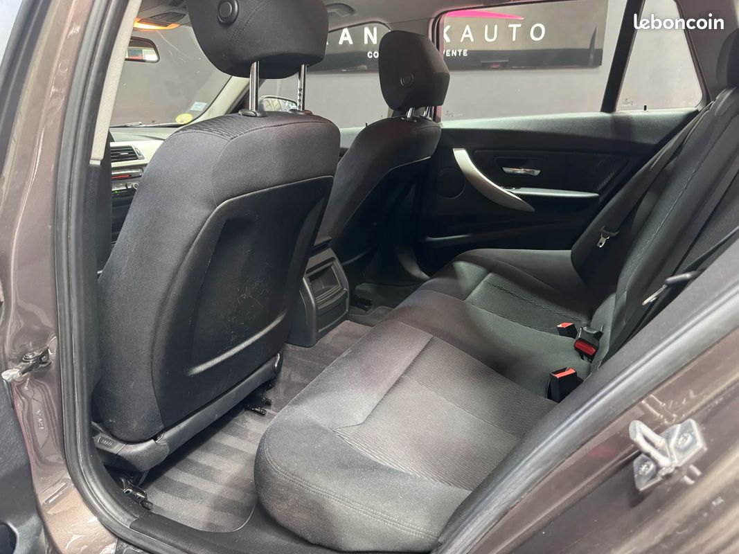 BMW Serie 3 318d Business BVA / Hayon Électrique / Radar de Stationnement (image 20)