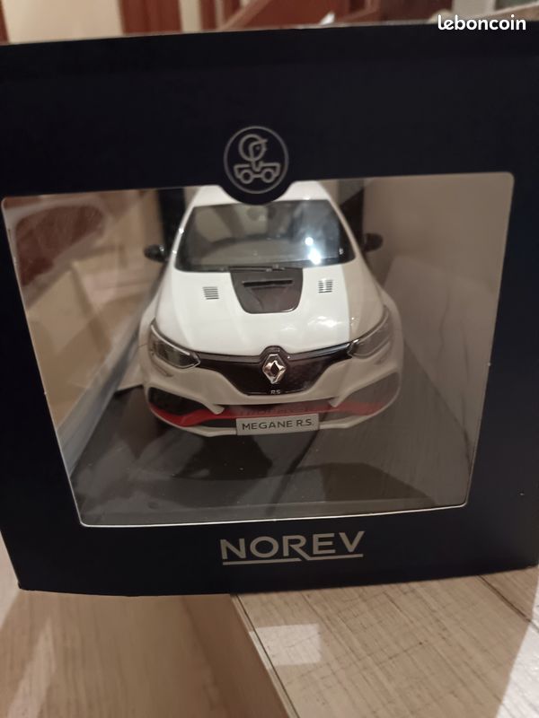 Cadre Photo 3 Emplacements Sur Le Thème Renault Mégane 4RS Trophy-R – échelle 1/43