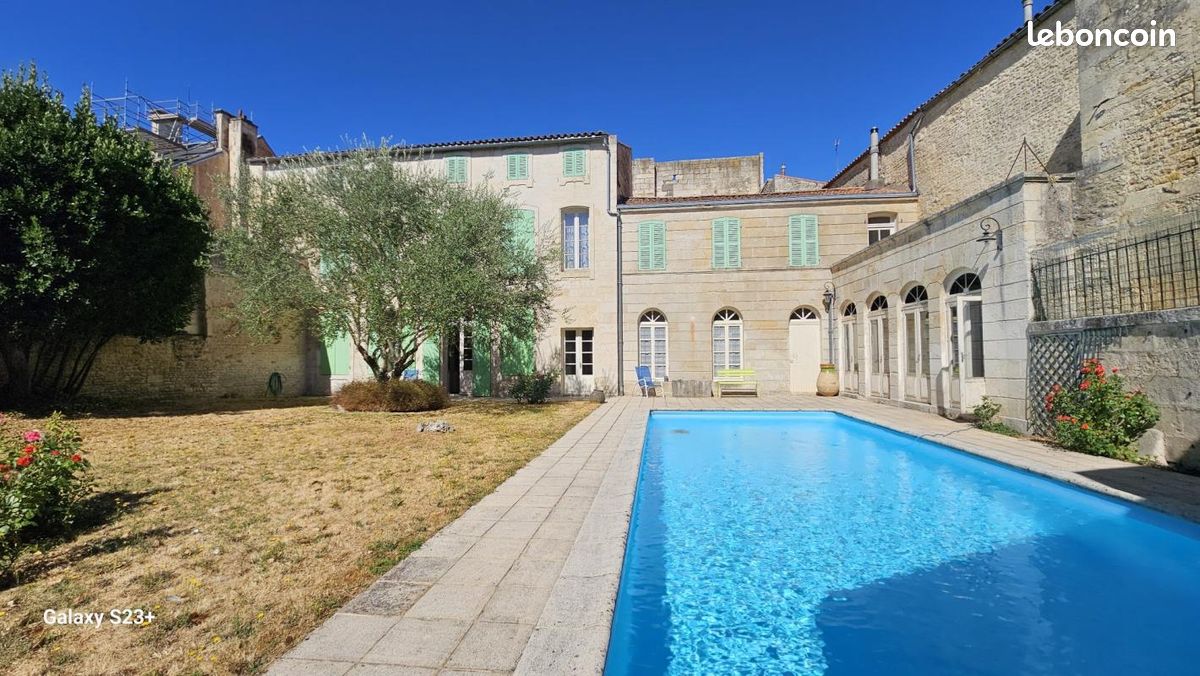 Maison 7 pièces 327 m² · à Niort · 327 m² · 618 000 €