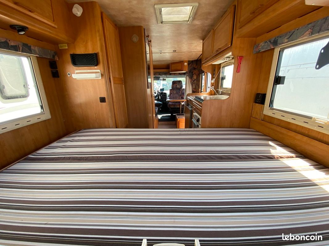 Rapido 730C 6.20m – Gros entretien OK Prêt à voyager Attelage, porte-moto, panneau solaire (image 7)
