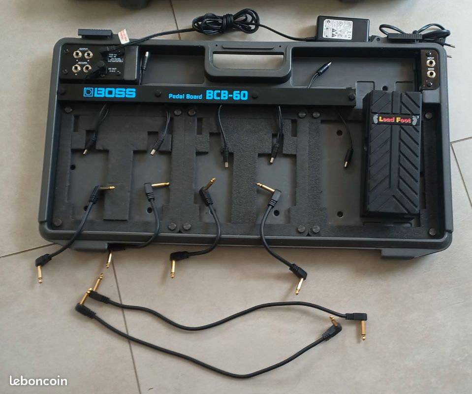 Pedalboard BOSS BCB-60 complet pédale de volume offerte