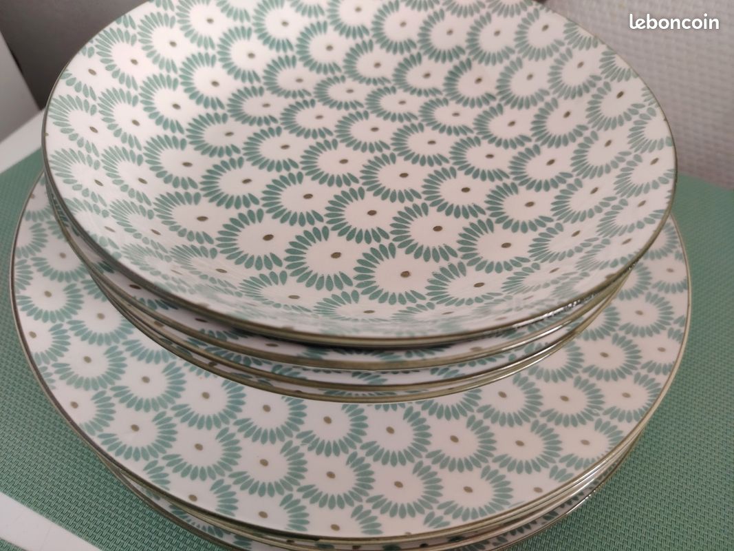 Lot de 8 assiettes et 7 saladiers (image 7)